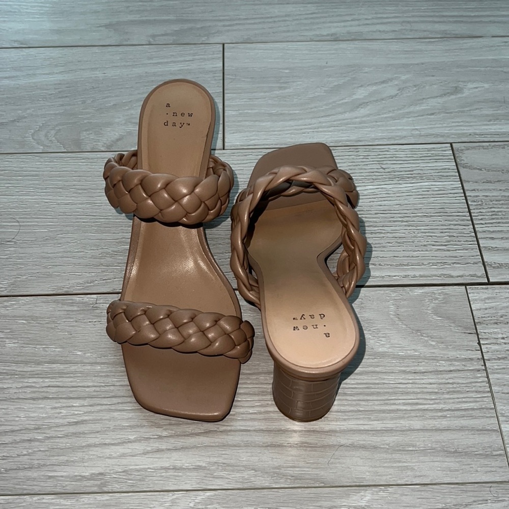 Size 8.5 braided tan heels